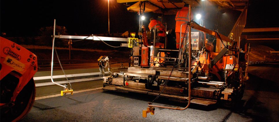 Carretera N-400 Toledo - Aranjuez - Refuerzo de firme - Extendido MBC de noche