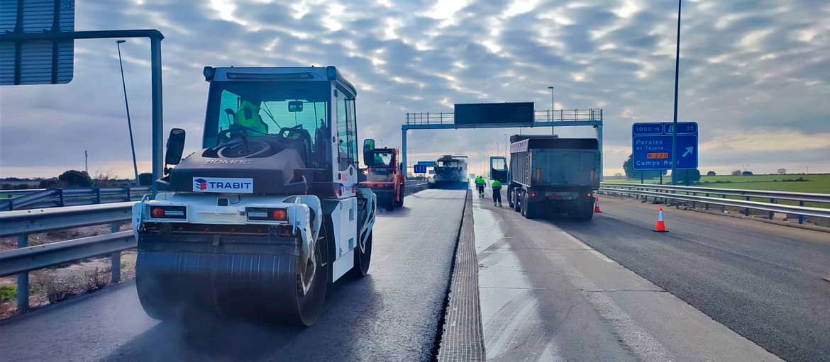 Carretera A3 sentido Valencia (Madrid) - Extendido y compactación de MBC